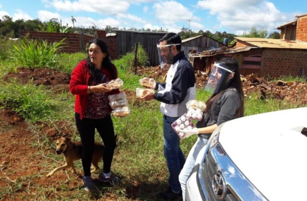 Cambian máscaras faciales por alimentos para las familias del Hogar de Día de Iguazú