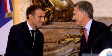 France's President Emmanuel Macron (L) shakes hands with Argentina's Mauricio Macri during a press conference at Casa Rosada presidential house in Buenos Aires on November 29, 2018\u002E - Macron arrived on the eve for a two-day G20 summit beginning on November 30 likely to be dominated by simmering international tensions over trade\u002E In an interview with Argentine daily La Nacion, he warned against the risk of \