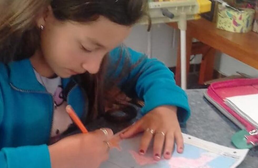 Caminaba hasta la punta de una loma para tener señal de Internet y hacer la tarea