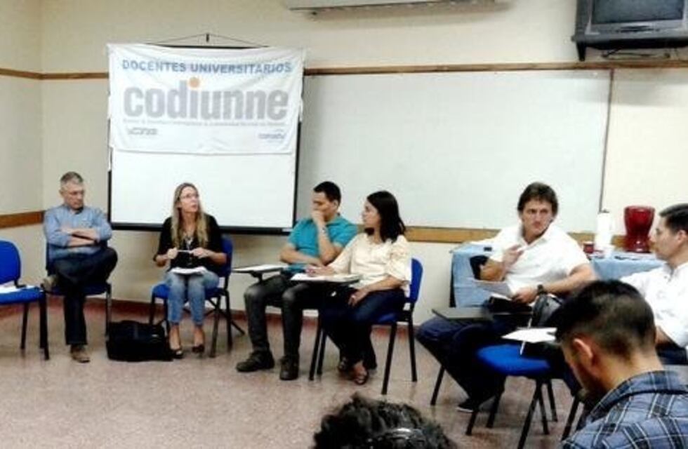 Los docentes de la UNNE piden un aumento salarial del 16%