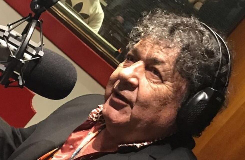 Fanática de Los Palmeras se tatuó en el hombro la cara de "Cacho" Deicas