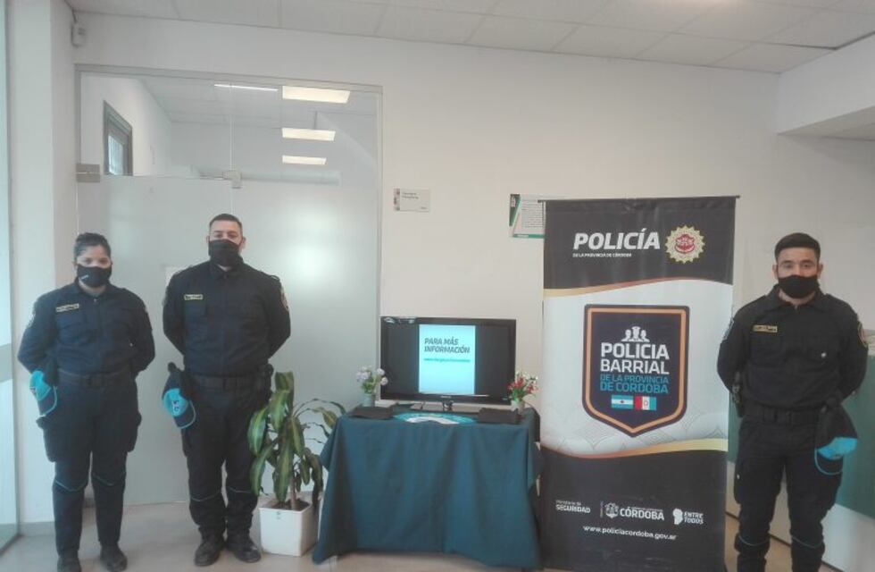 Stand de Policía Barrial en la Municipalidad