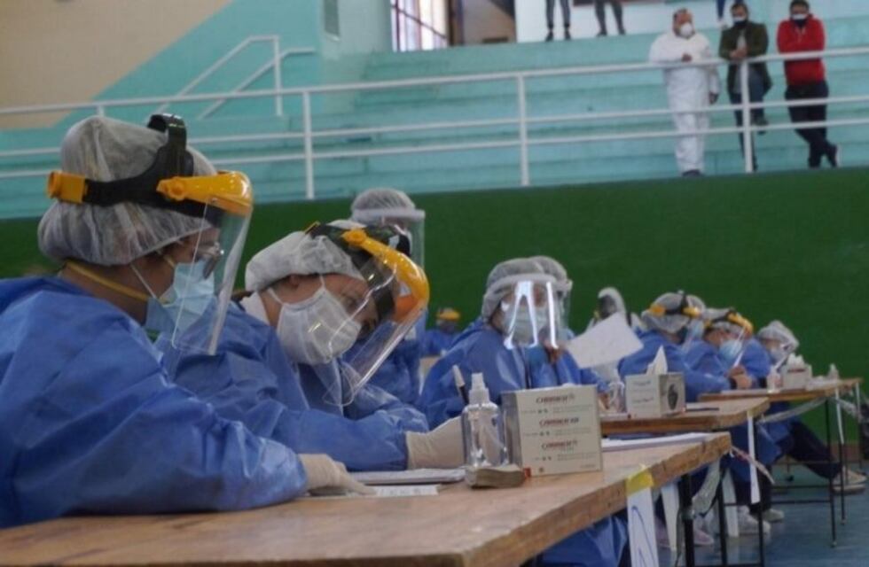 Voluntarios de la UNPSJB colaboran con los equipos de Salud en Comodoro