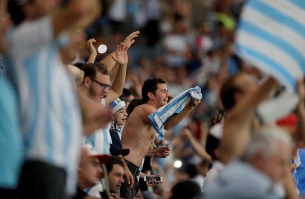 El color de los hinchas argentinos en Porto Alegre