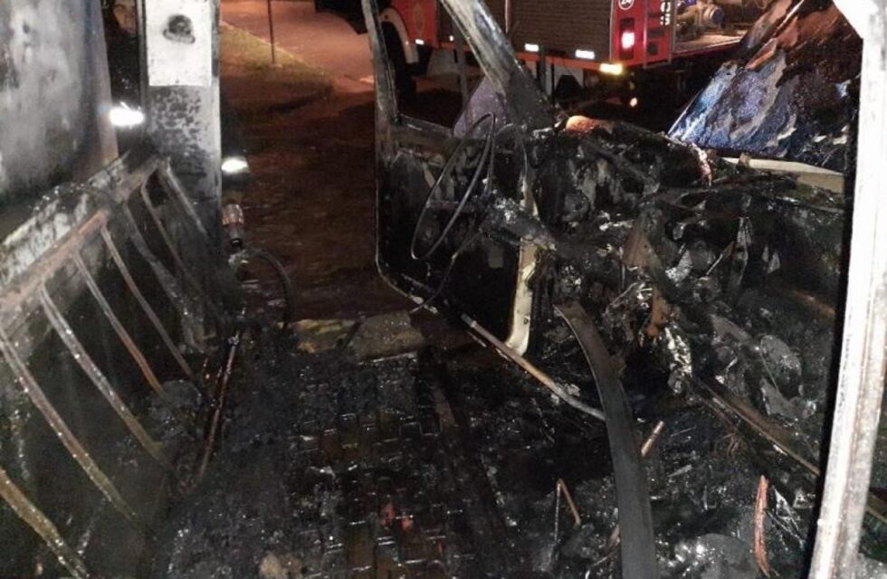 Se despertó y encontró su vehículo calcinado