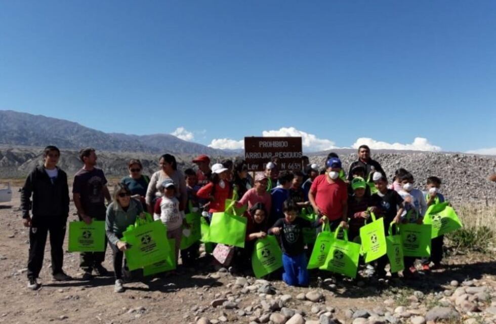 Juntaron 6.000 kilos de basura diseminados a la vera del río