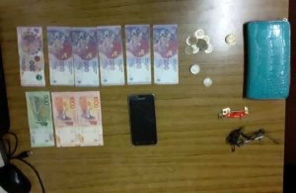 Fueron detenidos tras robar y amenazar a una mujer