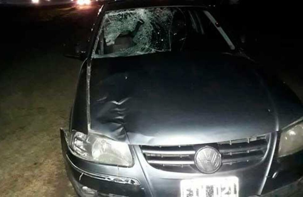Accidente fatal en la región: intentaba cruzar la ruta y fue embestido por un auto