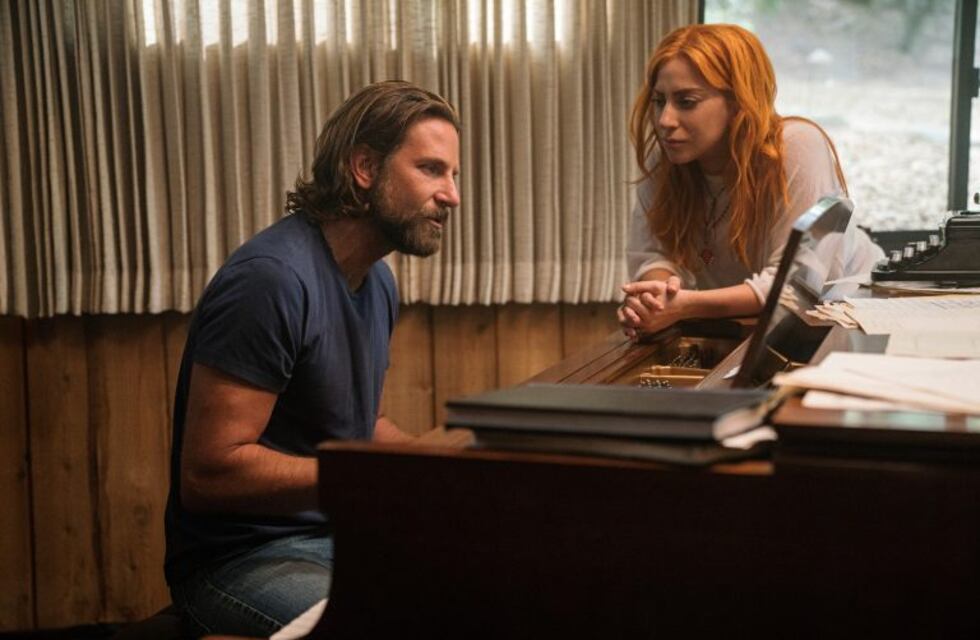 Una revista asegura que Lady Gaga y Bradley Cooper esperan un bebé juntos