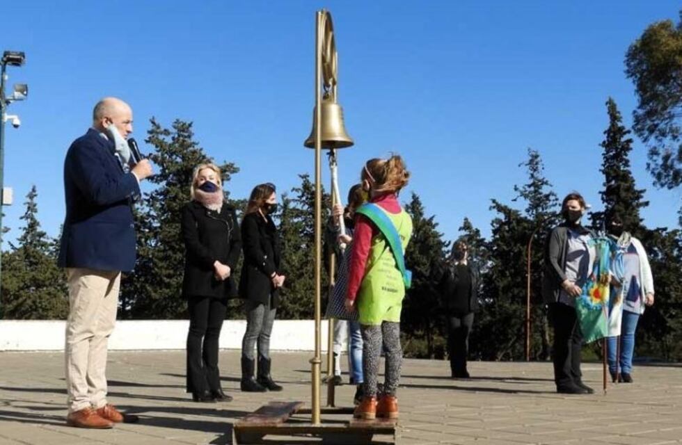 Se realizó el traspaso de la Campana Sanmartiniana