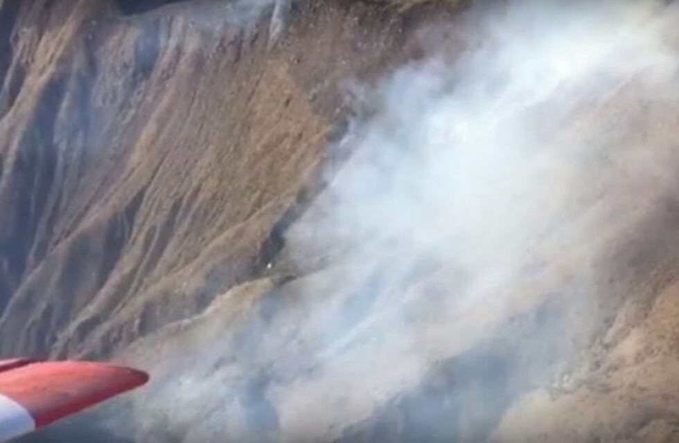 Así se vio el incendio desde un avión hidrante