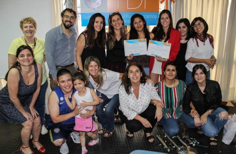Taller Navideño con pacientes derivados y acompañantes en Casa de Tierra del Fuego