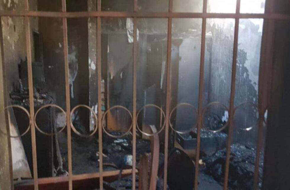 Se produjo un incendio y dos personas afectadas por inhalación de humo