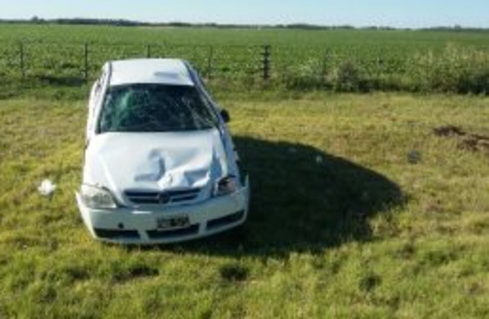 Murió una mujer, en un vuelco en la ruta 8, cerca de Chaján