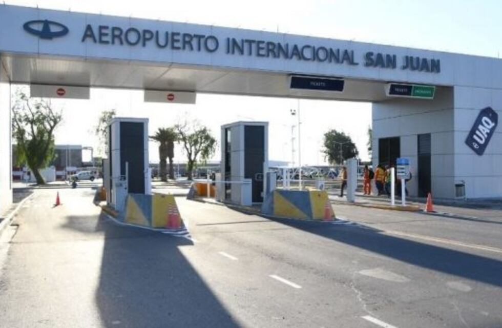 Después de dos meses, vuelve a funcionar el aeropuerto de San Juan