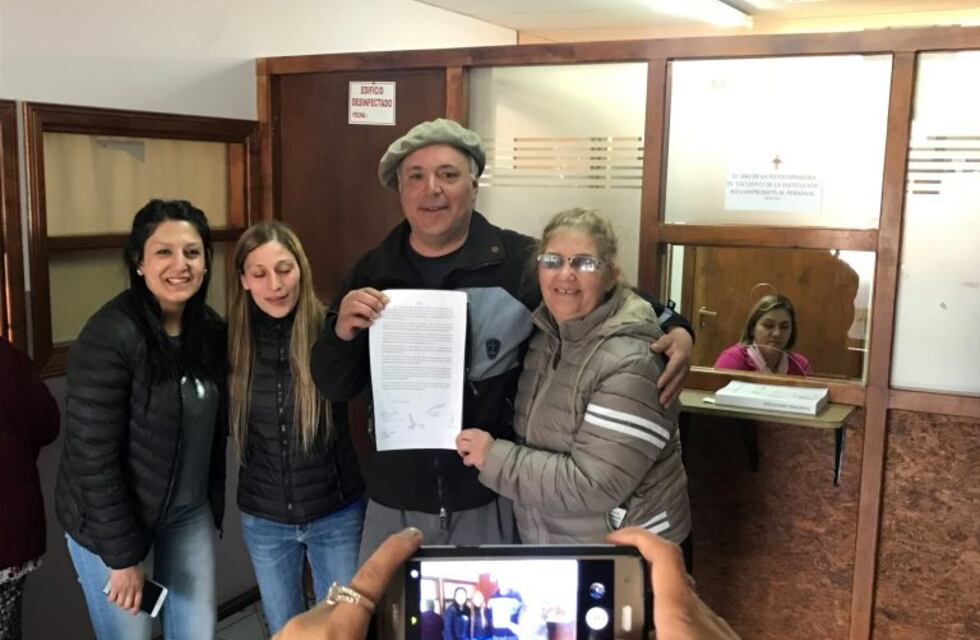 Se firmó acta acuerdo entre vecinos y el Intendente Claudio Queno