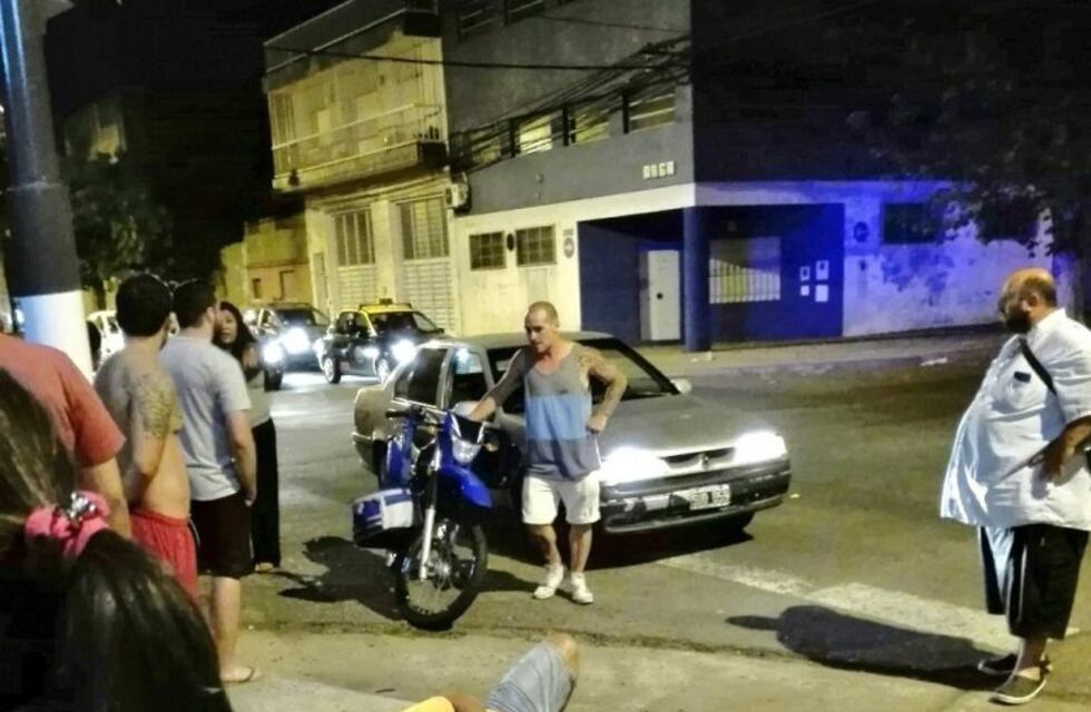 Delincuentes huían en moto tras cometer un robo y terminaron chocando cerca del viaducto Avellaneda