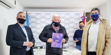 Entrega de fondos a las comunas del Departamento Castellanos