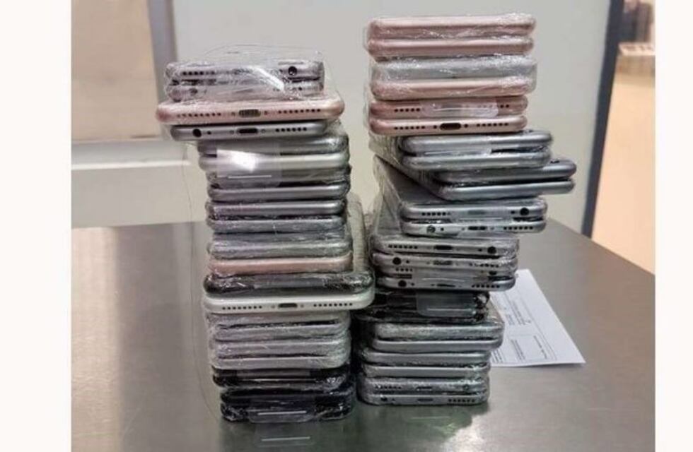 Ezeiza: intentó ingresar al país con 42 iPhones escondidos entre sus ropas