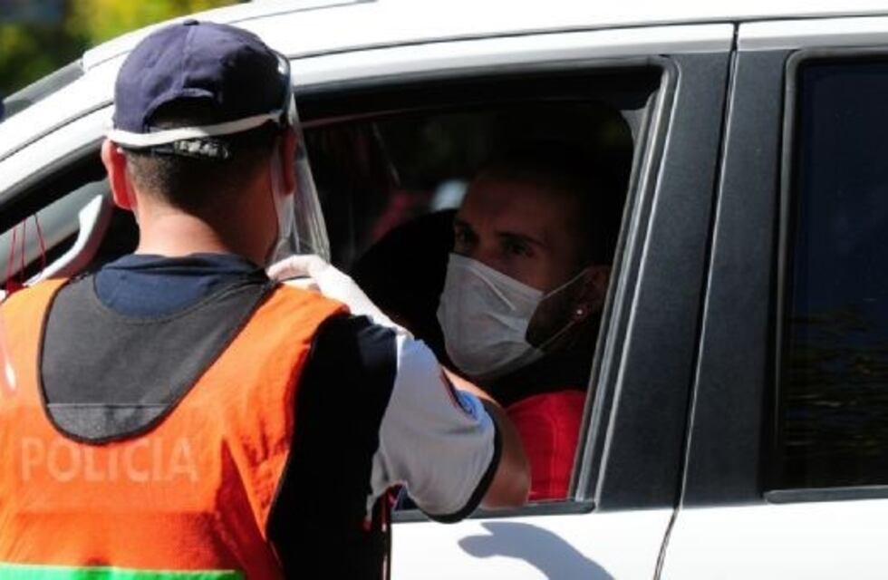 No hace falta usar tapabocas en el auto si el ciudadano viaja solo