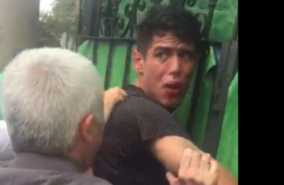 Vecinos detienen a un motochoro en la Octavio Pinto y le propinan una golpiza