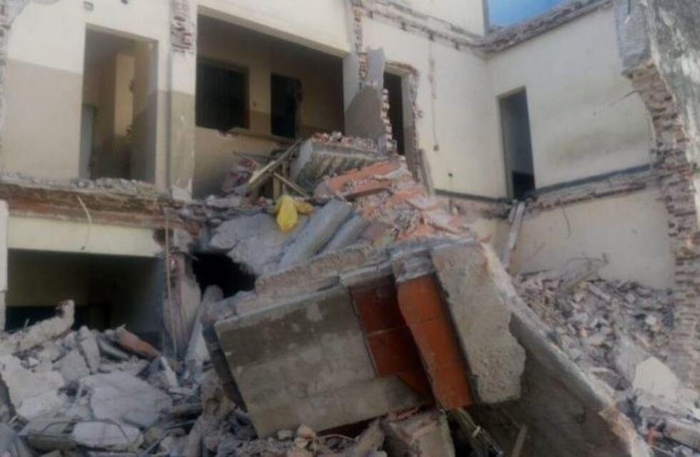 Murió el técnico en seguridad al que se le había caído encima la pared de una obra