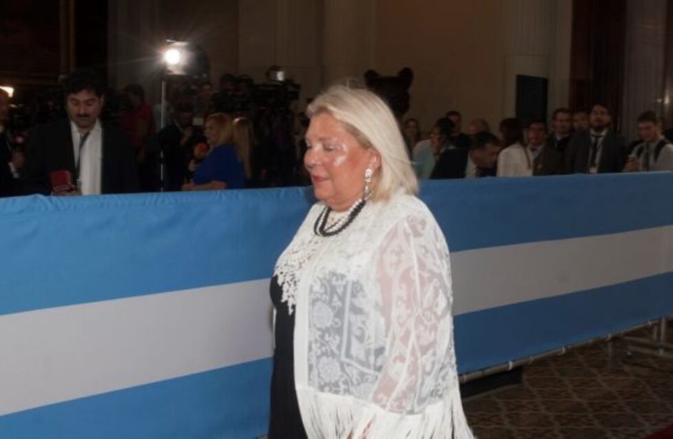 Carrió dijo que por la crisis tiene que vender su auto