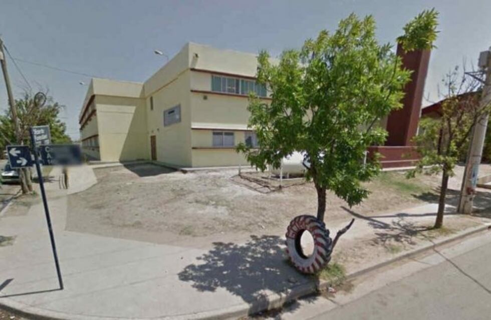 Dos soldados, ebrios y con dos mujeres en una escuela de Córdoba