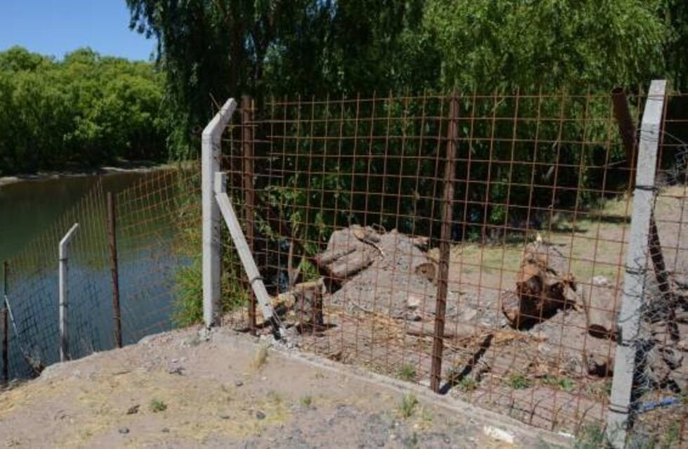 Fracasó la mediación por el alambrado que impide el acceso al río en Neuquén