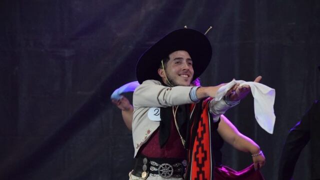 Agustin Romero bailarín de Arroyito integrante del Ballet Camin 2020