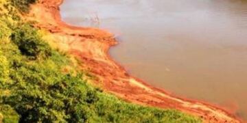 Bajante del río Iguazú cerca de su desembocadura en el Paraná, la Triple Frontera\u002E (MisionesOnline)