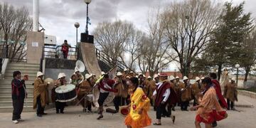 Los 40 miembros de la Orquesta municipal, en acción\u002E