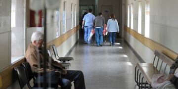 Internados\u002E En la ciudad de Córdoba los hospitales provinciales aportan entre 200 y 250 camas comunes\u002E