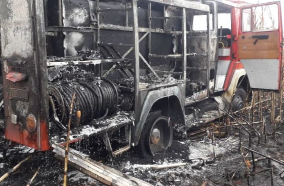 Un incendio quemó una autobomba