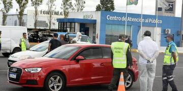 Gendarmería participa de los controles en los accesos\u002E (Foto: NA)