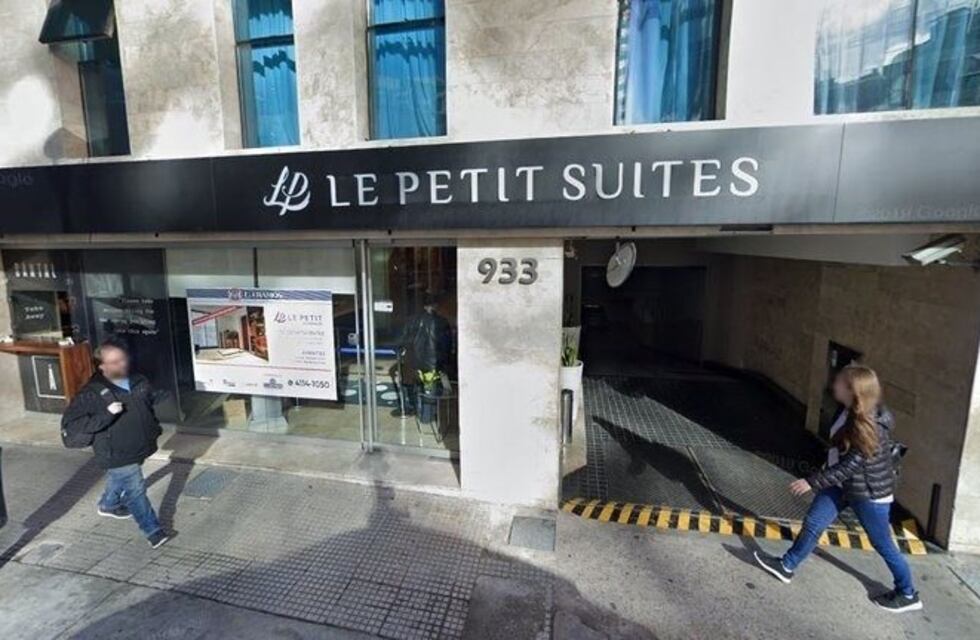 Hallan muerto a un joven de 23 años en un hotel de Retiro e investigan posible crimen de odio