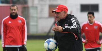 Juan Manuel Llop confirmó el equipo que enfrentará a Talleres en el primer amistoso de la pretemporada