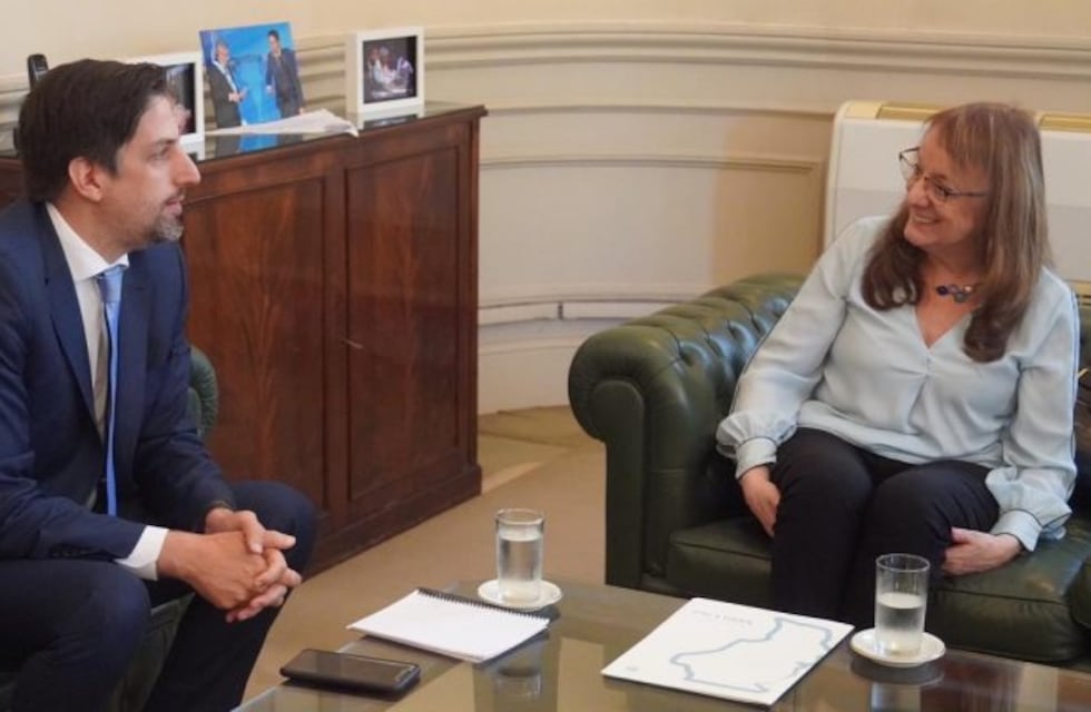Alicia Kirchner se reunió con el ministro de Educación