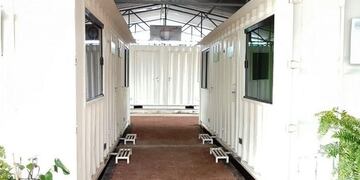 Instalan contenedores sanitarios en el hospital El Carmen\u002E