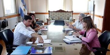 Santa Cruz participó de una reunión en la cartera social nacional