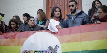 Fernanda Curaqueo (centro) contó que todavía quedan cuatro puestos más por cubrir en la comuna de Viedma\u002E