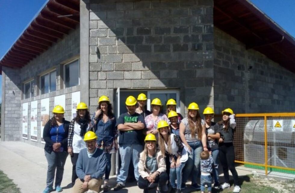 Alumnos de los Centros de Formación Primaria para Adultos visitaron la Planta de Separación de Residuos