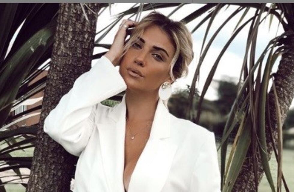 Bianca Iovenitti posó con gestos pícaros pero advirtió: "Deslice para ver la realidad"