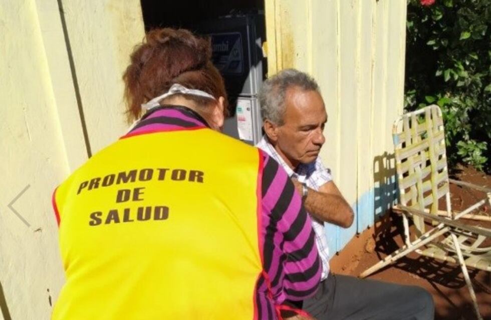Vacunan casa por casa con la antigripal a fin de evitar aglomeraciones en los CAPS