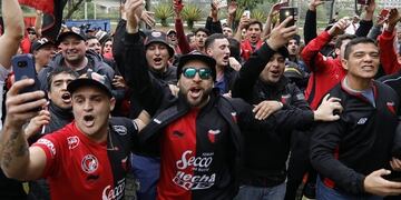 hinchas de Colón de Santa Fe\u002E (Sol)