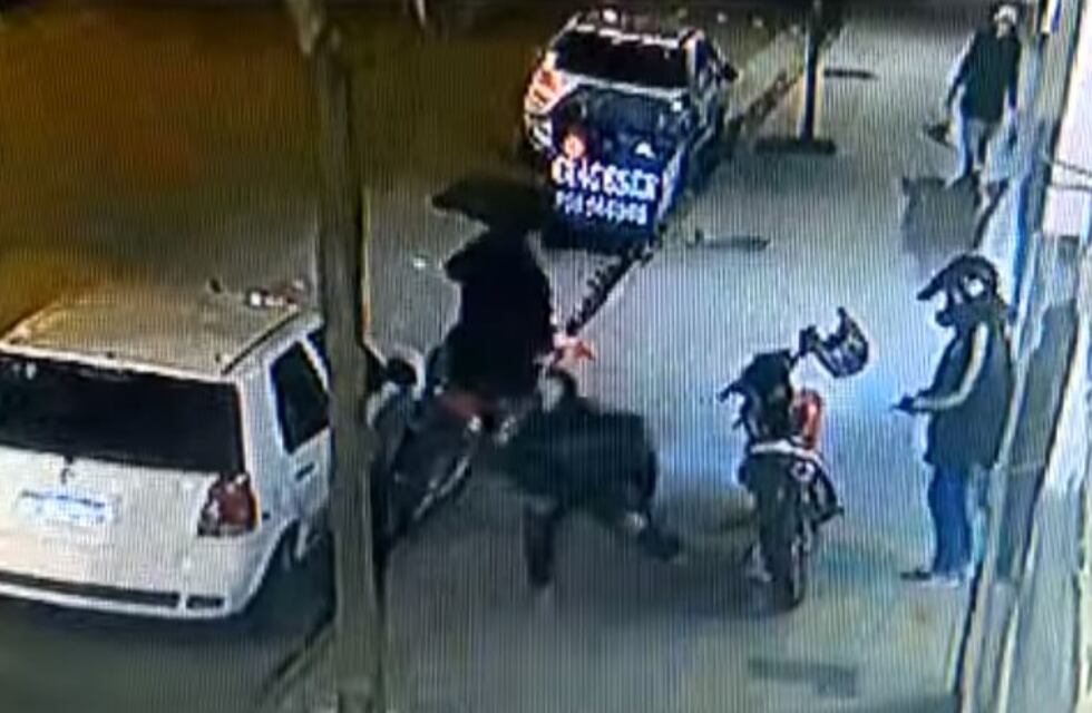 Balearon a un delivery de comidas por intentar robarle una moto