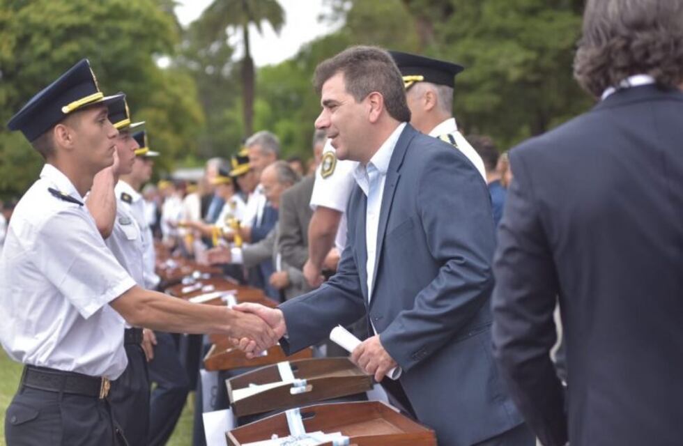 Ritondo le pidió a los nuevos policías que "sean justos y honestos"