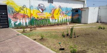 En sus 76 años, el tradicional club invitó a la plantación de 76 árboles\u002E Homenaje a bomberos, trabajadores de la salud, entre otros\u002E