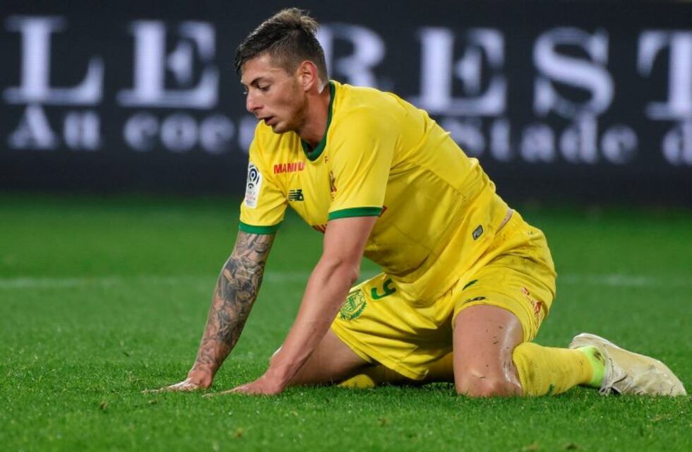 Desesperado, el padre de Emiliano Sala espera noticias del futbolista desaparecido