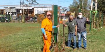 Los excombatientes tomaron las herramientas y comenzaron a trabajar en el predio\u002E